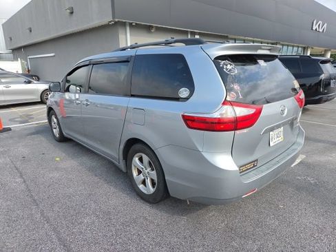 Used 2015 Toyota Sienna LE FWD image 3