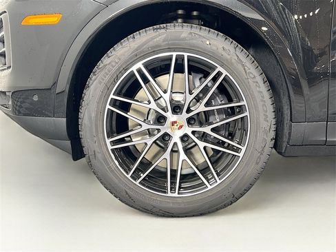 New 2026 Porsche Cayenne Base image 33