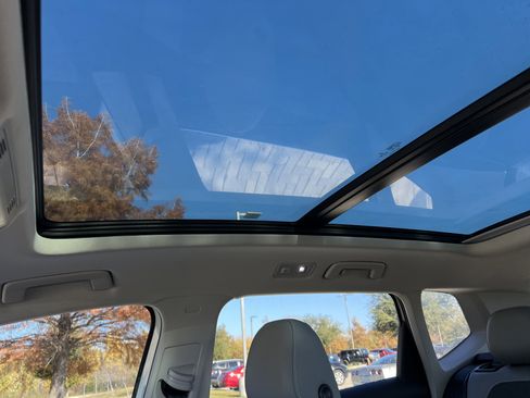 Certified 2022 Volkswagen Taos SE w/ Panoramic Sunroof Package image 26