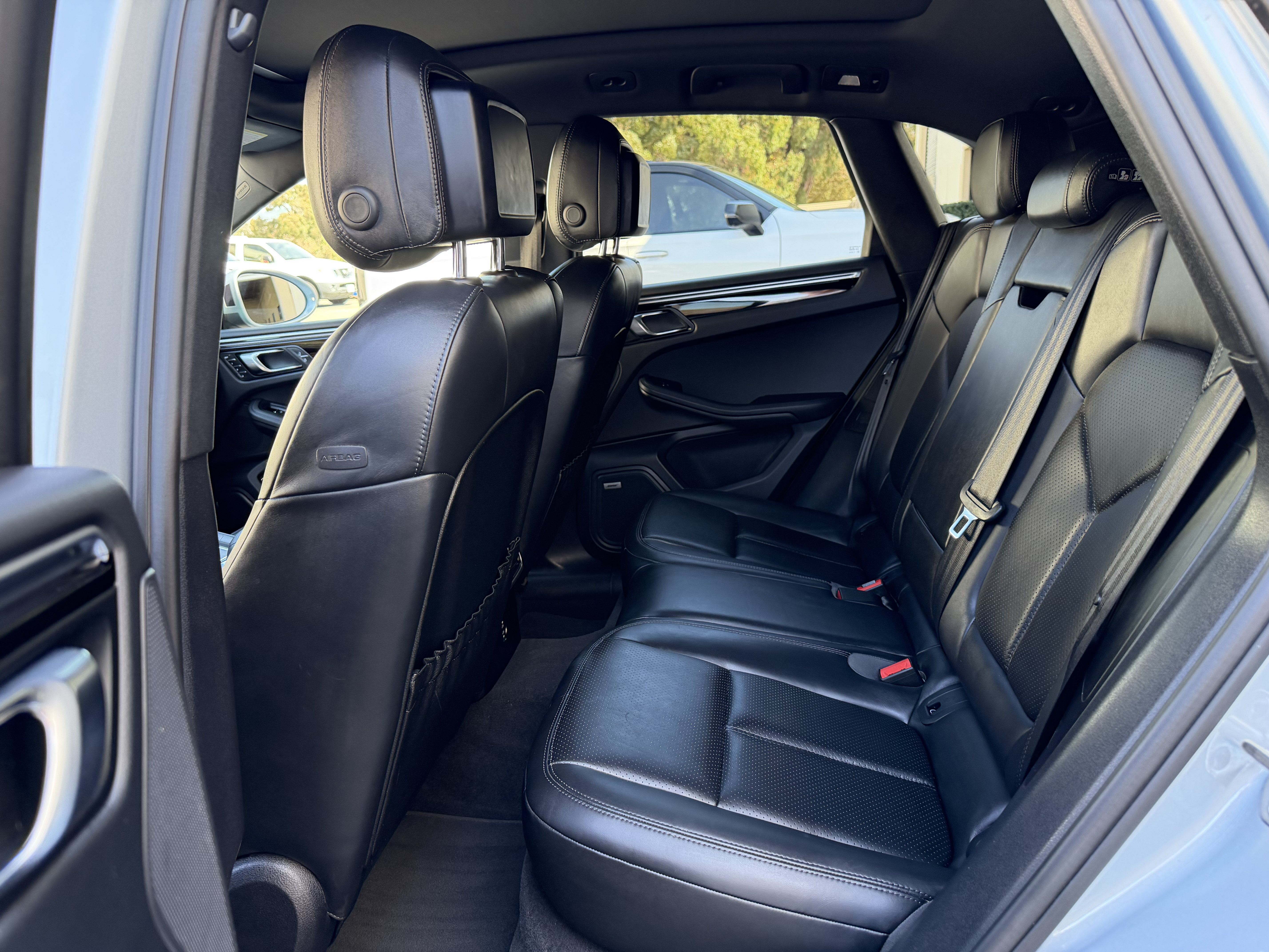 Used 2020 Porsche Macan AWD/4WD image 28