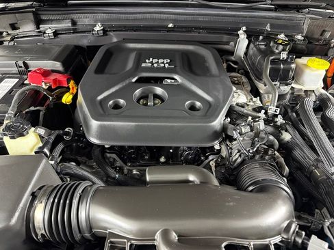 Used 2023 Jeep Wrangler Unlimited AWD/4WD image 33