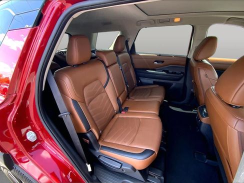 Used 2023 Nissan Pathfinder Platinum w/ Cargo Package AWD/4WD image 20