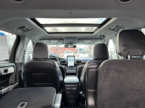 Used 2023 Ford Explorer Limited AWD/4WD image 11