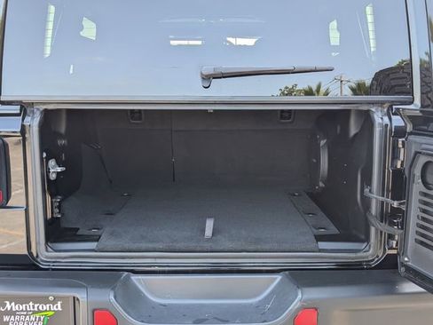 Used 2022 Jeep Wrangler Unlimited Rubicon w/ Trailer Tow Package AWD/4WD image 26