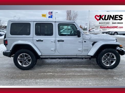 Used 2023 Jeep Wrangler Sahara image 4