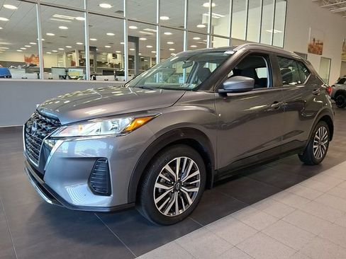 Used 2023 Nissan Kicks SV FWD image 3