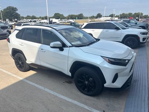 Used 2023 Toyota RAV4 SE AWD/4WD image 4