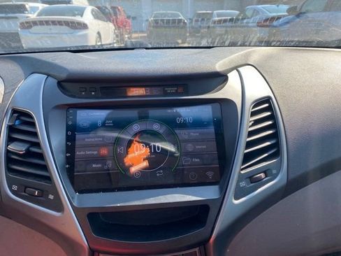 Used 2014 Hyundai Elantra SE FWD image 18