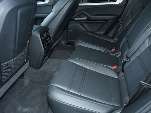 Certified 2025 Porsche Cayenne Coupe image 25