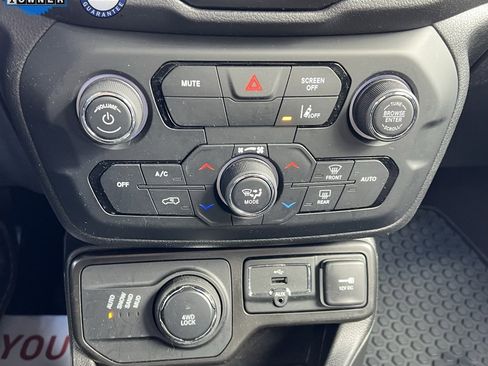 Used 2022 Jeep Renegade Latitude image 13