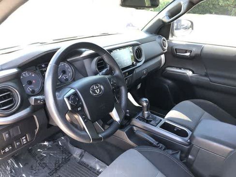 Used 2021 Toyota Tacoma TRD Off-Road AWD/4WD image 19