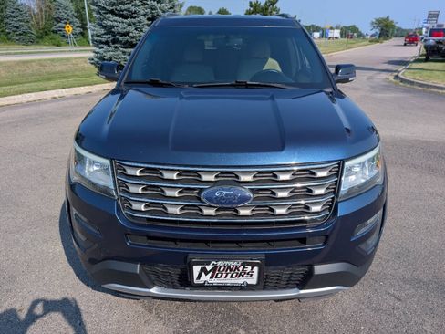 Used 2016 Ford Explorer XLT w/ Equipment Group 201A AWD/4WD image 4