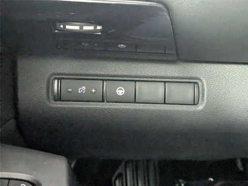 Used 2023 Nissan Pathfinder SV AWD/4WD image 16