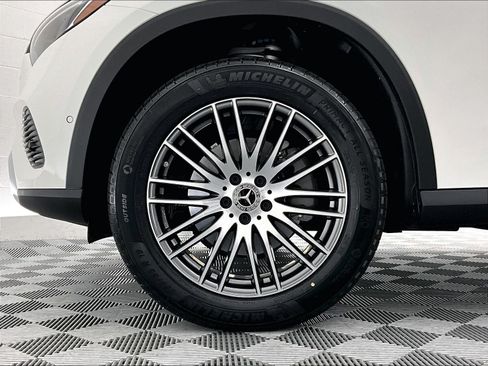 Certified 2025 Mercedes-Benz GLC 300 image 8