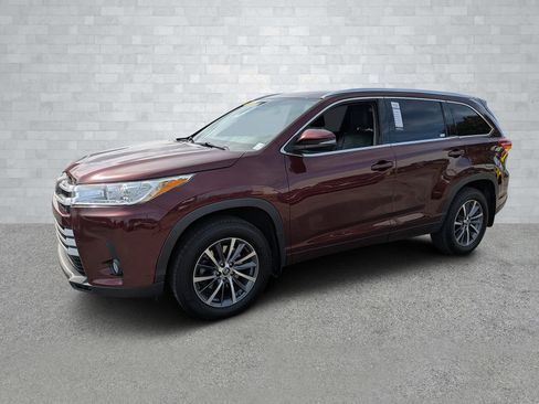 Used 2018 Toyota Highlander SE image 9