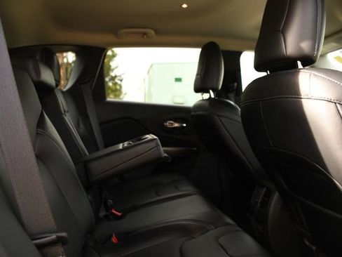 Used 2022 Jeep Cherokee Latitude Lux image 24