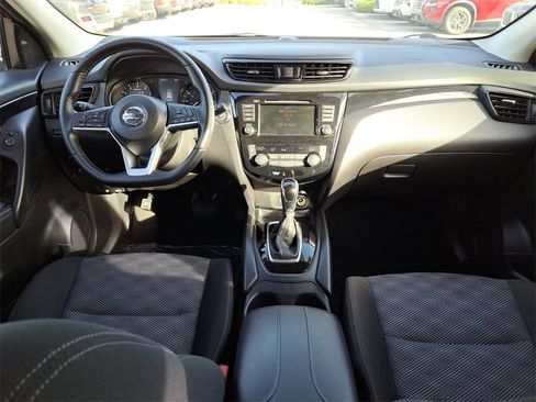 Certified 2022 Nissan Rogue Sport SV image 9