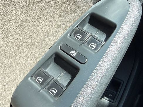 Used 2011 Volkswagen Jetta S FWD image 23