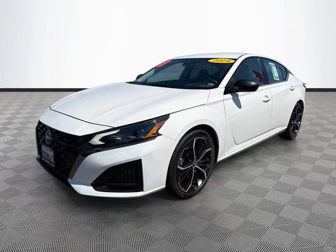Used 2024 Nissan Altima 2.5 SR FWD image 3