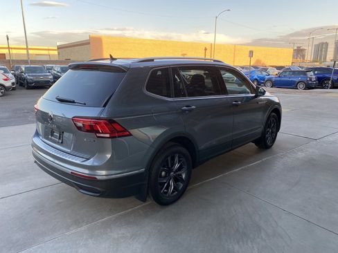 Used 2023 Volkswagen Tiguan SE w/ Panoramic Sunroof Package image 5