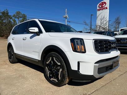 Used 2024 Kia Telluride S w/ S Sunroof Package