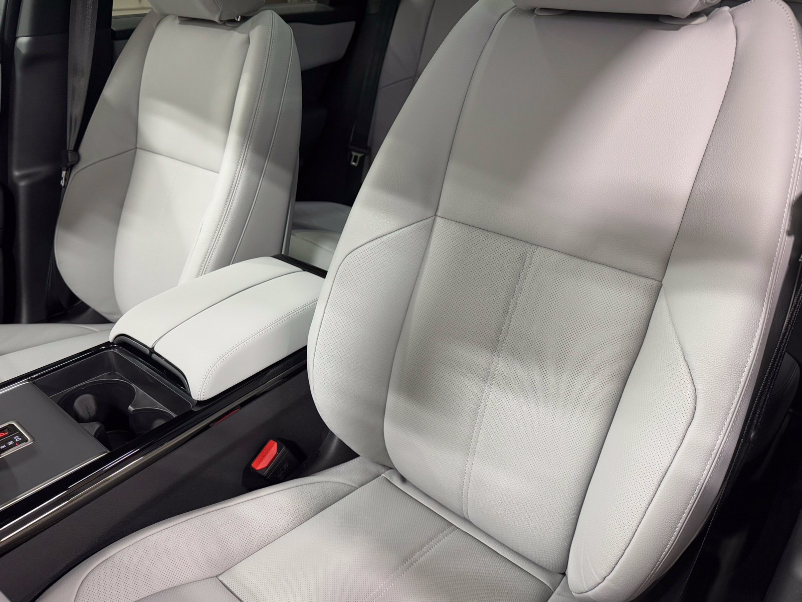 New 2026 Land Rover Range Rover Velar S AWD/4WD image 27