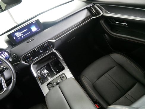 Used 2024 MAZDA CX-90 Plug-In Hybrid w/ Premium Pkg AWD/4WD image 11