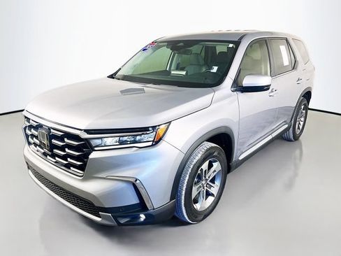 Used 2025 Honda Pilot EX-L image 4