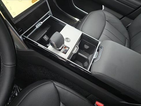 New 2026 Land Rover Range Rover SE image 23