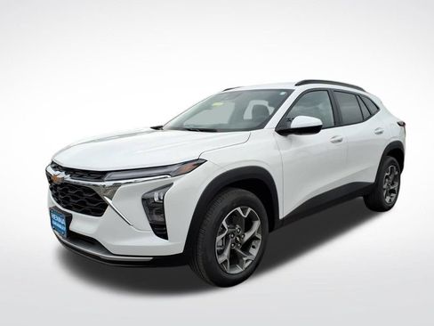 New 2026 Chevrolet Trax LT w/ LT Convenience Package FWD image 8