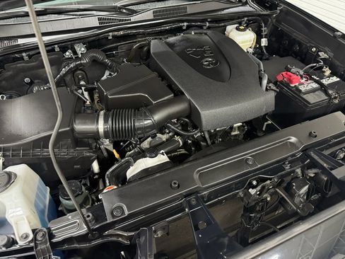 Used 2022 Toyota Tacoma TRD Off-Road image 43