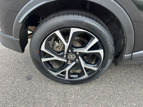 Used 2022 Toyota C-HR XLE FWD image 25