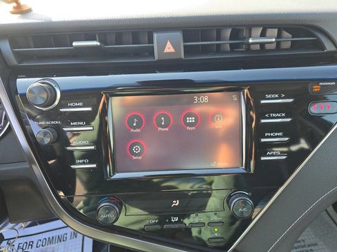 Used 2018 Toyota Camry SE FWD image 21