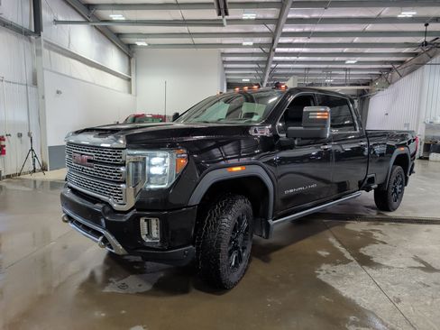 Used 2023 GMC Sierra 2500 Denali w/ Denali Black Diamond Edition AWD/4WD image 6