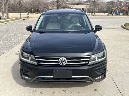 Used 2018 Volkswagen Tiguan SE w/ 18" Alloy Wheels Package image 3