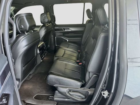 Used 2025 Jeep Wagoneer L 4WD image 25