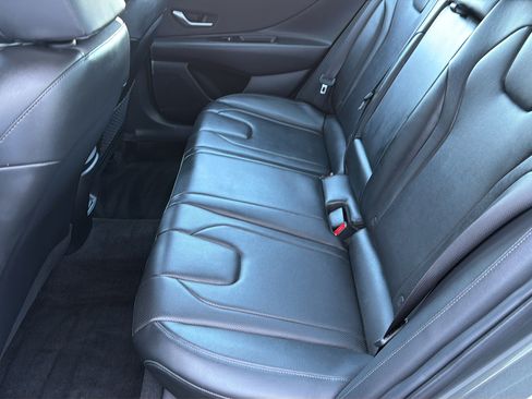 Used 2025 Hyundai Elantra Limited FWD image 25