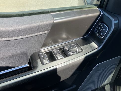 Used 2022 Ford F150 Lariat w/ Equipment Group 502A High image 17