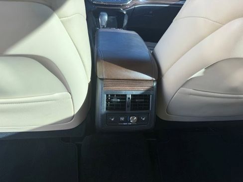 Used 2015 Toyota Avalon Limited image 11