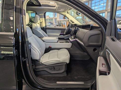 New 2025 Ford Expedition Platinum w/ Platinum Ultimate Package image 32