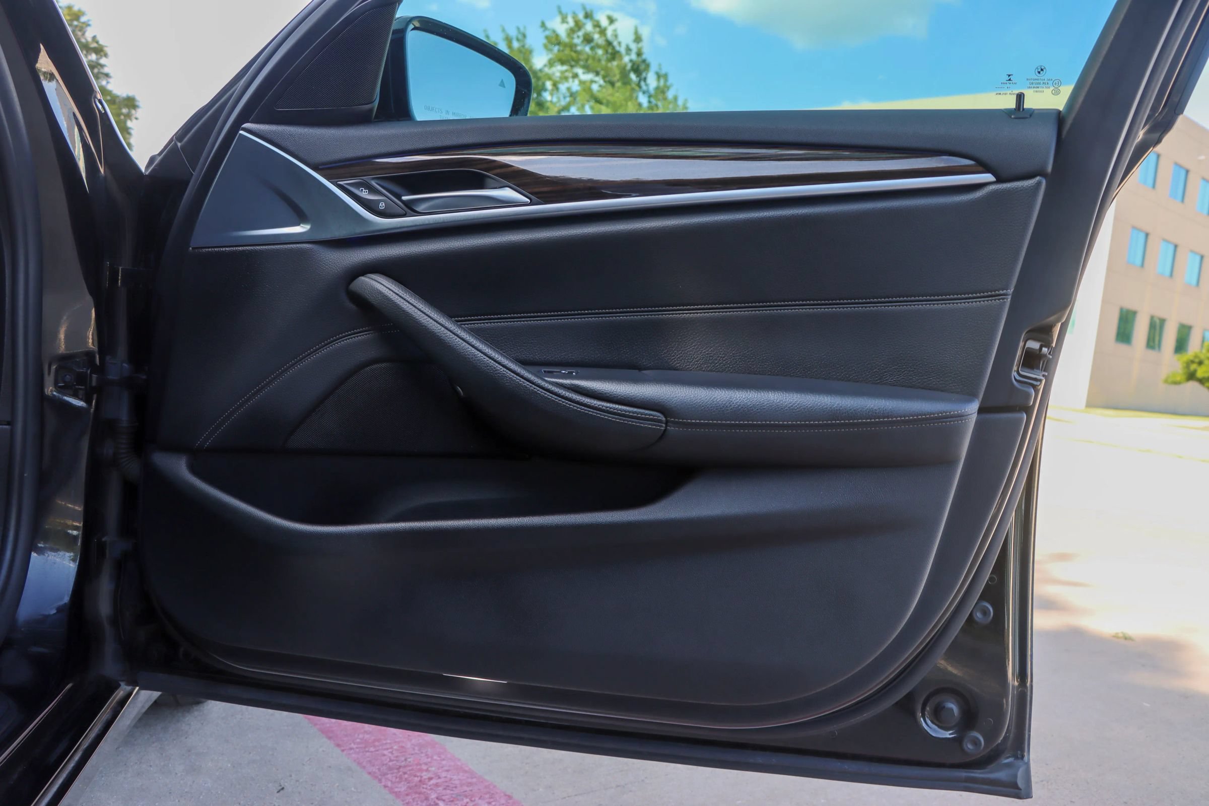 Used 2019 BMW 530e w/ Convenience Package RWD image 10