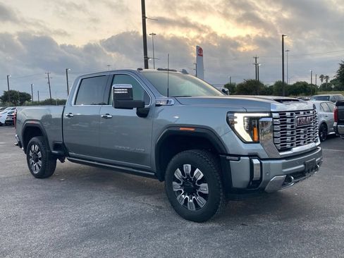 Used 2024 GMC Sierra 2500 Denali w/ Denali Reserve Package AWD/4WD image 3