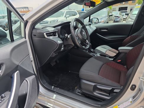 Used 2024 Toyota Corolla SE FWD image 2