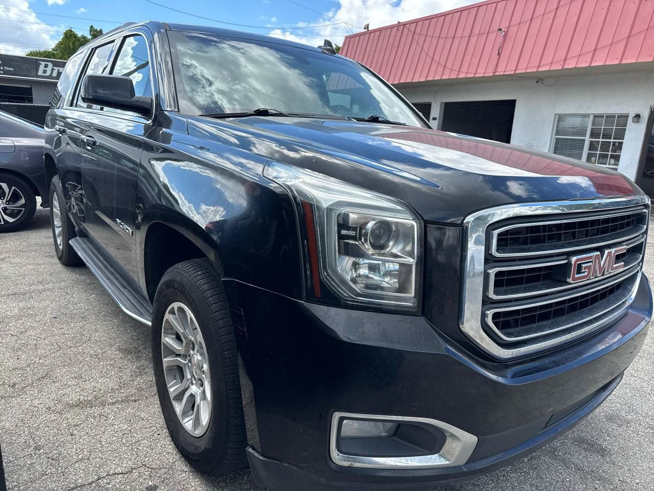 Used 2019 GMC Yukon SLE w/ HD Trailering Package AWD/4WD image 3