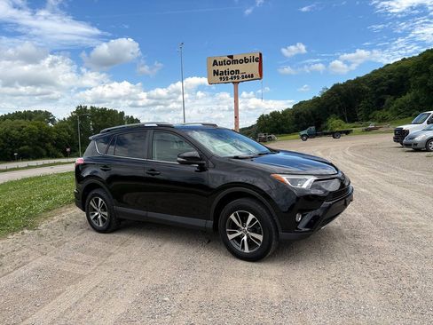 Used 2018 Toyota RAV4 XLE AWD/4WD image 1