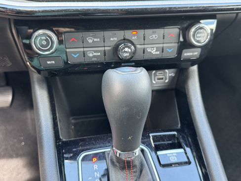 Used 2025 Jeep Compass Trailhawk AWD/4WD image 26