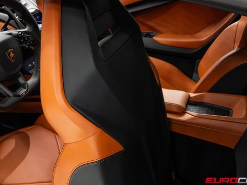 Used 2025 Lamborghini Revuelto AWD/4WD image 48