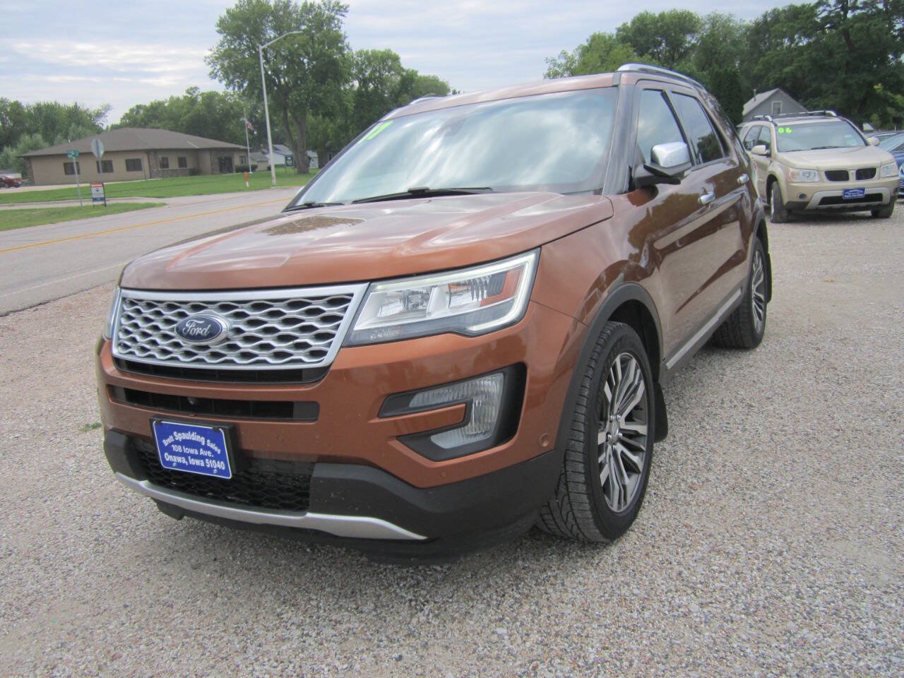Used 2017 Ford Explorer Platinum AWD/4WD image 4