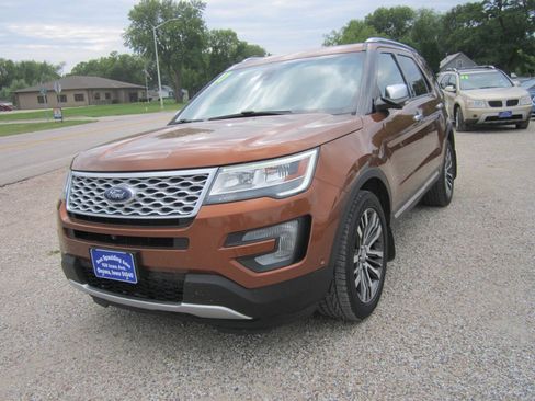 Used 2017 Ford Explorer Platinum AWD/4WD image 4