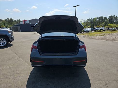 Used 2024 Hyundai Elantra Limited image 16